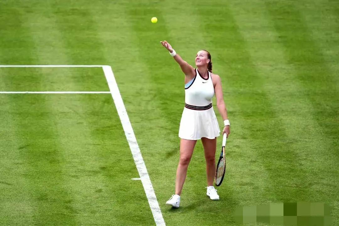 星空体育娱乐科维托娃重返赛场，大比分获胜首场状态出色，热火观众沸腾！比赛高潮迭起的简单介绍