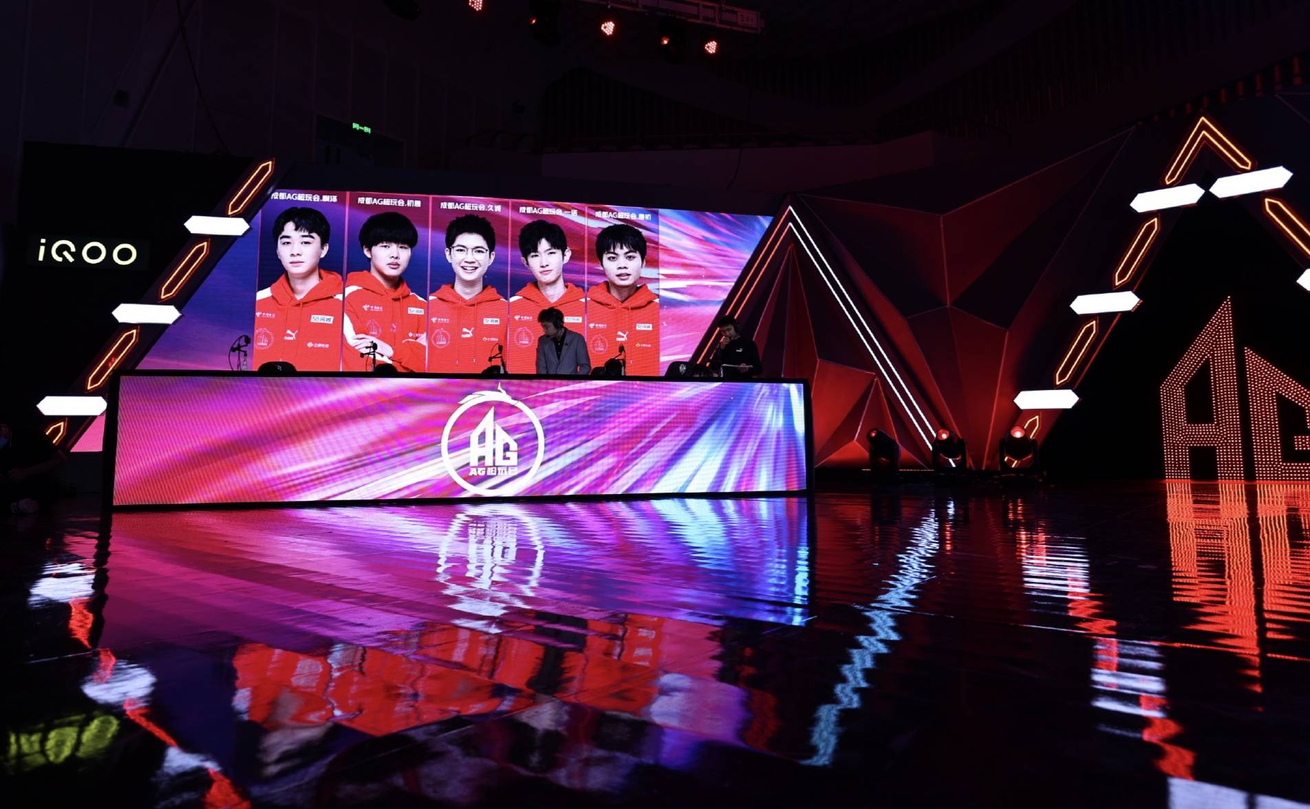 星空体育娱乐洞庭朱雀队鏖战岭东战狼队，F1锦标赛惊险晋级，核心复出即建功。全面提速抢占先机的简单介绍